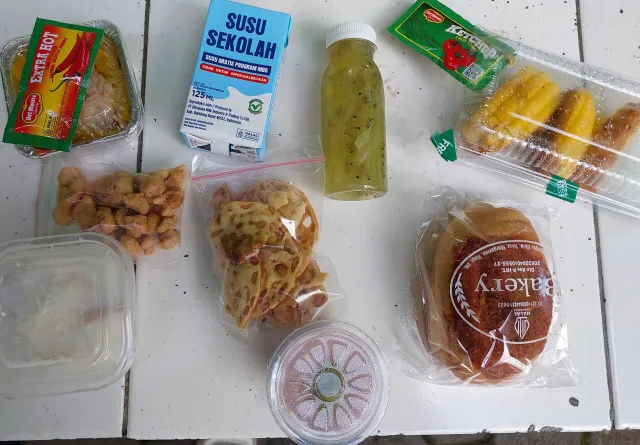 Sejumlah Siswa Keluhkan Paket MBG Yang dibagikan Untuk 3 Hari Tidak Layak